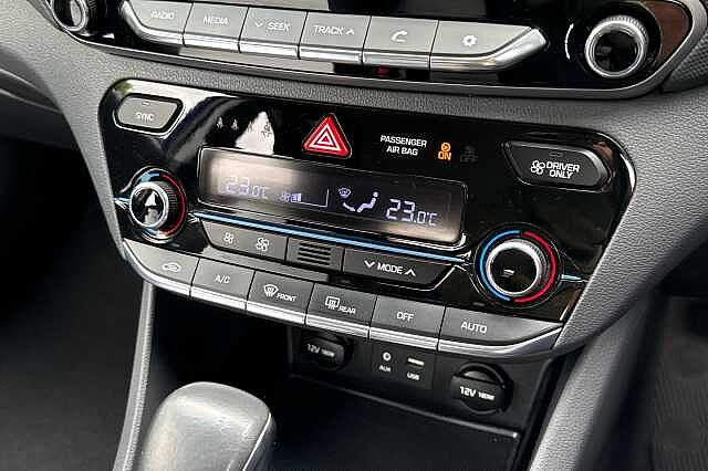 Hyundai IONIQ 1.6 GDi Hybrid SE 5dr DCT Blue